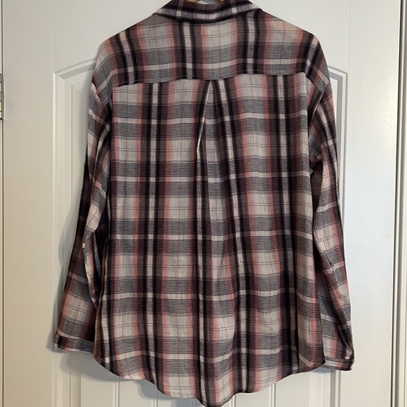 NWT Listicle Navy Plaid Asymmetrical Button- Up Top- Women Size:L - Picture 3 of 3
